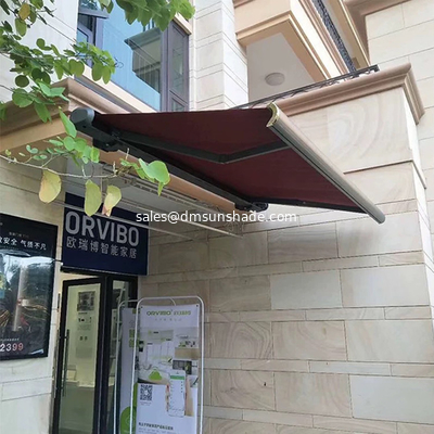 Motor kontrolü ve LED ışık bahçe kanopisi güneş gölgesine sahip dışarıda geri çekilebilir perdeler