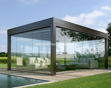 Rüzgar geçirmez fermuar pergolaları ve cam kapıları olan dış kapılı elektrikli pergola